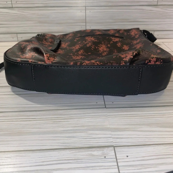 Simply Vera Remsen Crossbody Bag - Picture 8 of 13